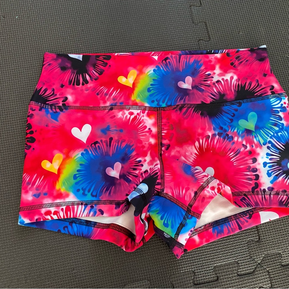Rok The Box heart shorts, M